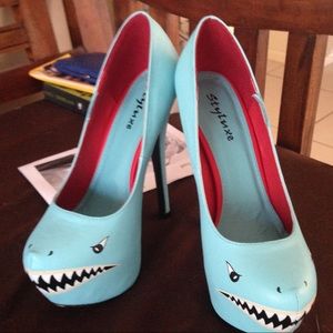 Meet your Posher, Ebony